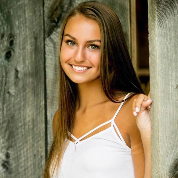 Meet your Posher, Kristina - Picture 2 of 2